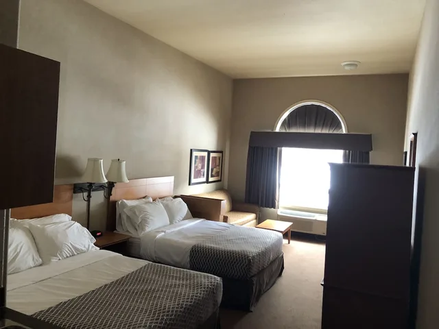 غرفة ديلوكس بسريرين كوين، Ramada by Wyndham Ponoka 1/5