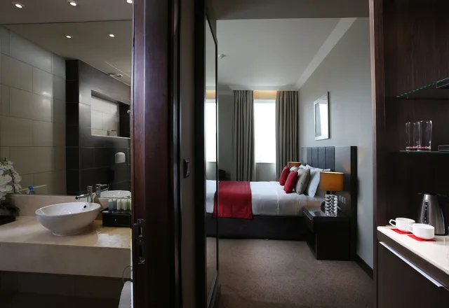 Superior, Queen Bed, Ramada by Wyndham Abu Dhabi Downtown 3/3