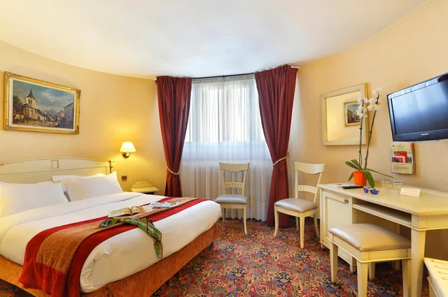 غرفة ثلاثية بسرير مزدوج، The Originals City Hotel Paix Republique Paris 1/3