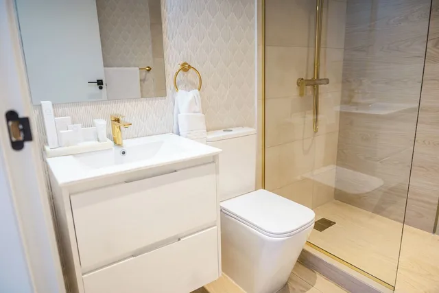 غرفة قياسية بسرير كينج بغرفة نوم واحدة، Aston Rubi City Suites 2/2
