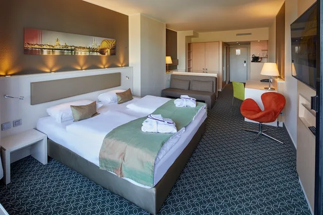 غرفة بريفيليج بسرير كينج بشرفة، Mercure Severinshof Koeln City Hotel 4/10