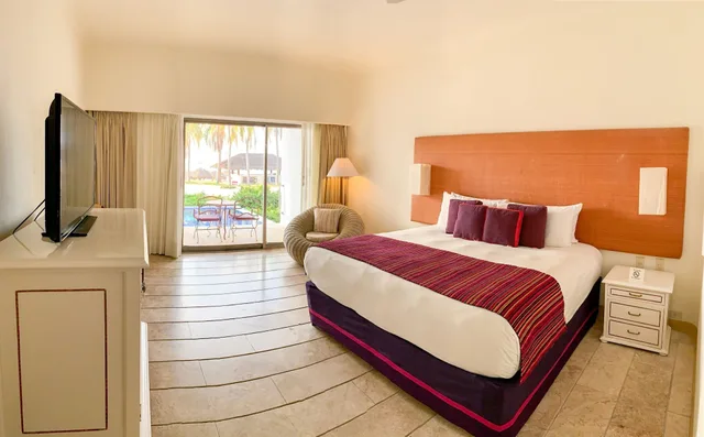 جناح بسرير كينج بإطلالة على البحر، Camino Real Zaashila Huatulco 1/10