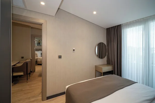 جناح سوبيريور بسريرين كينج مع أريكة، Rayelin Hotel Old Town 5/8