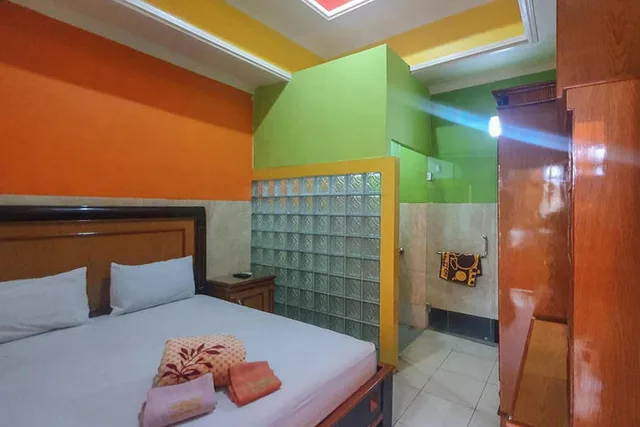 غرفة قياسية بسرير مزدوج، OYO 3727 Homestay Gayatri Sawojajar 1/10