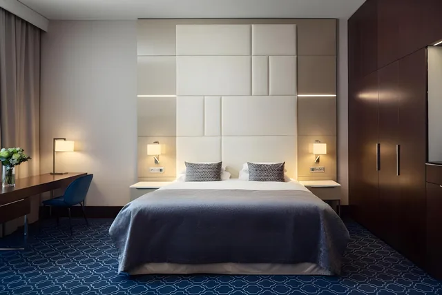 جناح تنفيذي تنفيذي مع دخول الصالة، Kings Court Hotel 1/1