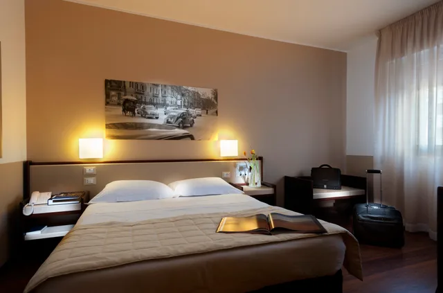 غرفة قياسية بسرير كوين، Astoria Palace Hotel 2/2