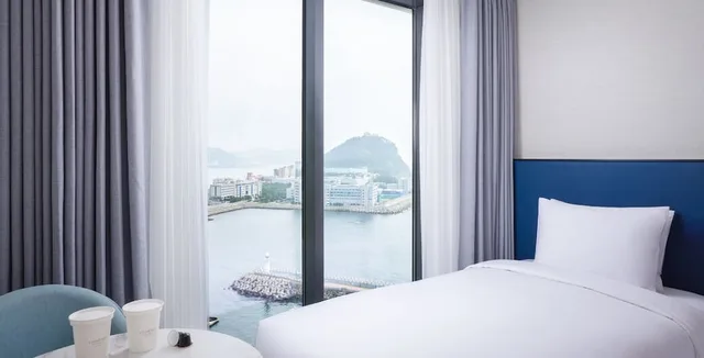 غرفة ديلوكس بسريرين منفصلين بإطلالة على البحر، Citadines Connect Hari Busan 2/3