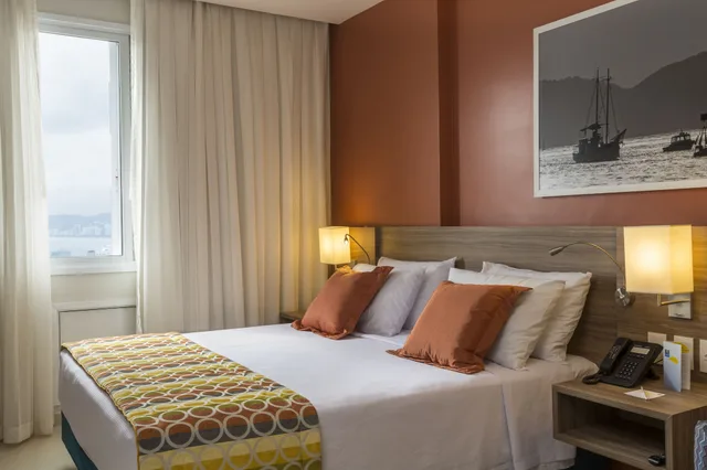 جناح عائلي بسرير مزدوج وسريرين منفصلين، Comfort Santos Hotel 3/5