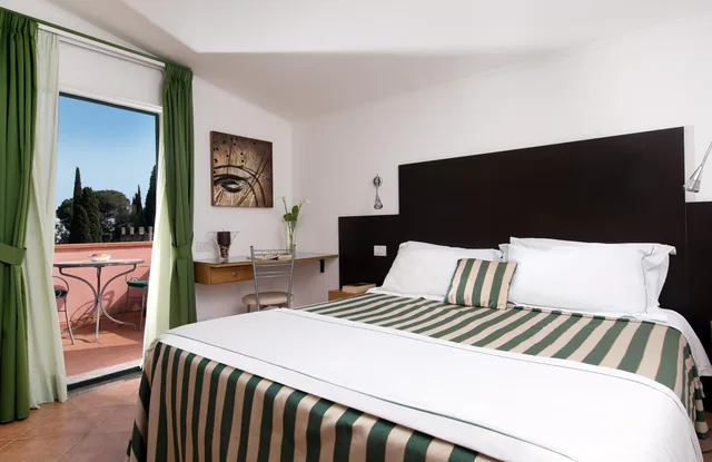 غرفة بسرير مزدوج بشرفة، Hotel La Pensione Svizzera 1/5