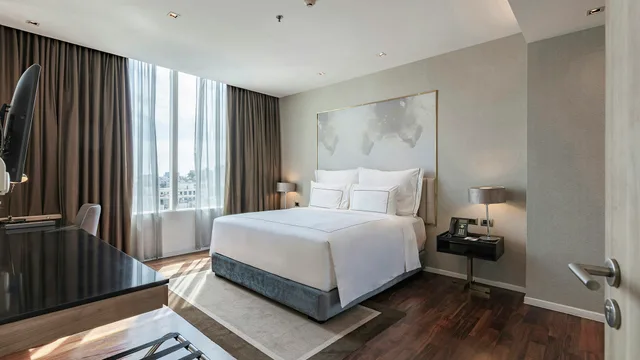 Junior Suite, King Bed, Balcony, MUU Bangkok Hotel 3/4