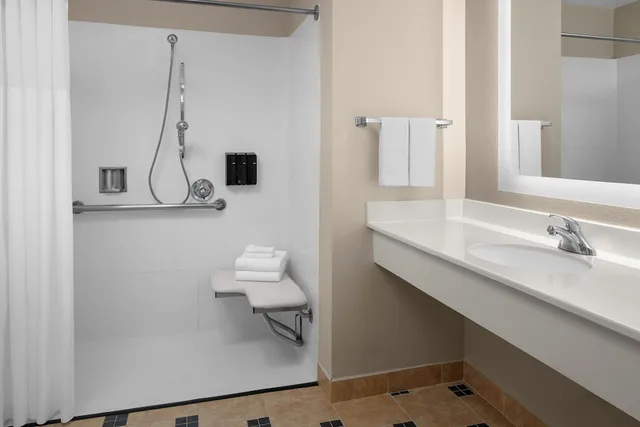 جناح بسرير كينج بغرفة نوم واحدة لذوي الإعاقة، Larkspur Landing Folsom - An All-Suite Hotel 2/2