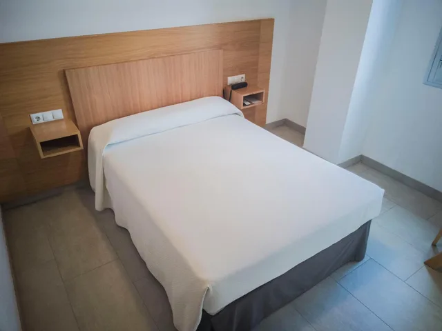 غرفة بسرير مزدوج أو سريرين منفصلين، Hotel Abadi 3/6