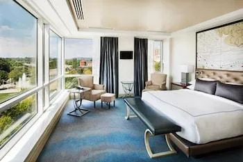 1 Bedroom, Panoramic, Suite, City View, The Tennessean Personal Luxury Hotel 1/2