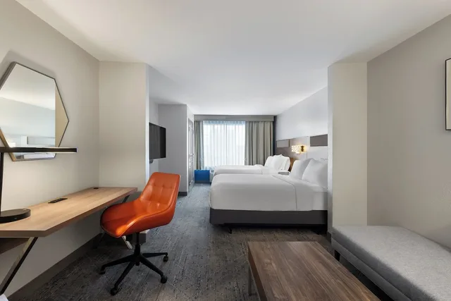 غرفة قياسية بسريرين كوين لذوي الإعاقة، Holiday Inn Express Savannah Airport Ex Comfort Suites 2/3