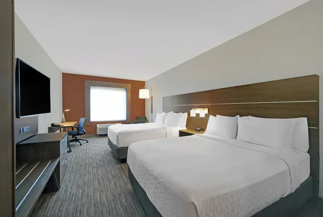 غرفة قياسية بسريرين كوين، Holiday Inn Express Hotel And Suites Newport 1/2