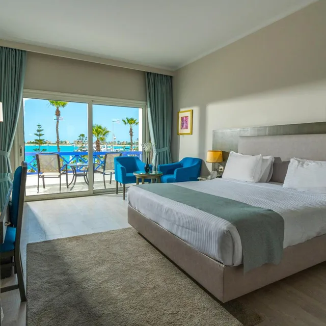 غرفة سوبيريور بسرير مزدوج أو سريرين منفصلين بإطلالة على البحر، M Hotels at Porto Marina 3/9