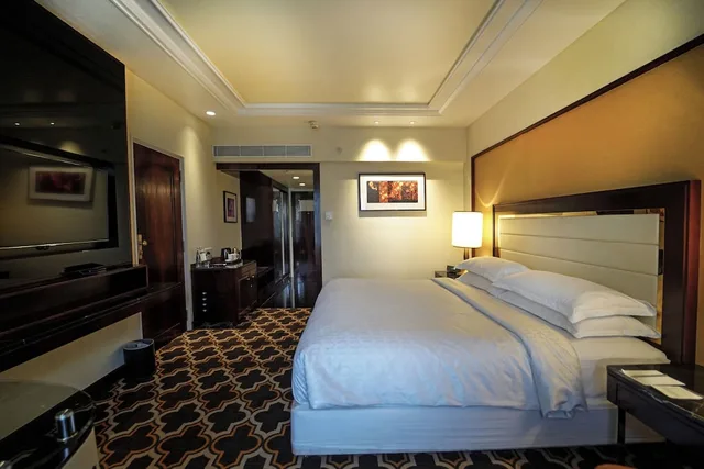 غرفة كلوب بسرير كينج، Sheraton Grand Pune Bund Garden Hotel 1/10