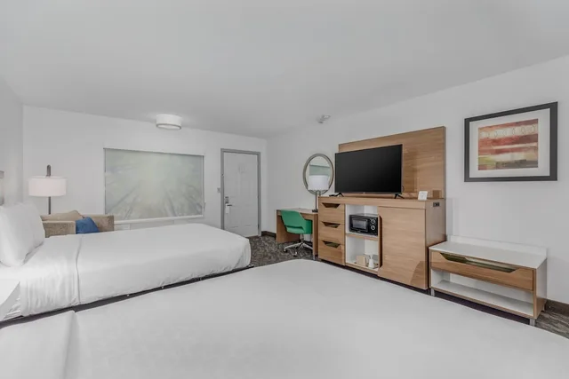 غرفة قياسية بسريرين كوين لذوي الإعاقة، Crossroads Inn & Suites 1/3