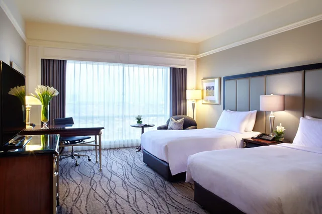 غرفة بريميوم رباعية بسريرين مزدوجين، Jw Marriott Surabaya 3/4