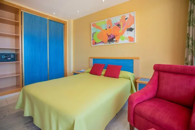 غرفة بثلاثة أسرّة بإطلالة على البحر، Hotel Servigroup Galua 5/10