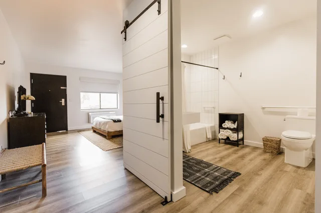 Single, Queen Bed, Accessible, Wonderstone at Glacier 6/10