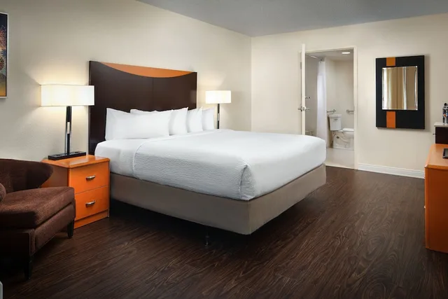 Room, King Bed, Sofa, Accessible, Fairfield Inn By Marriott Anaheim Resort 4/9