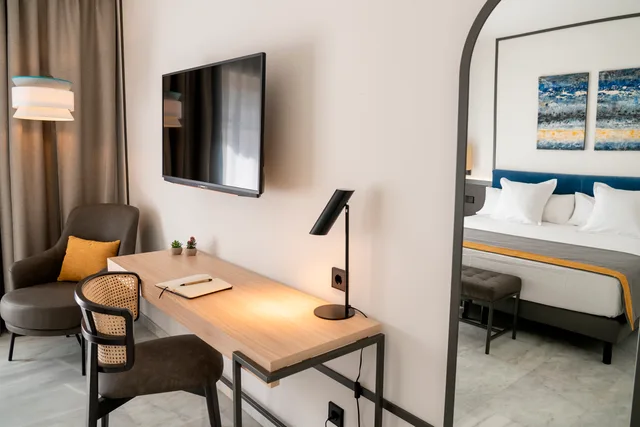 Deluxe, Lateral Side Sea View، Urh Sitges Playa Hotel 4/7