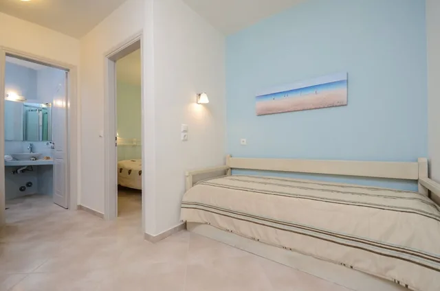 Apartment, Irini Studios 2/5