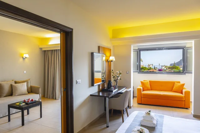 جناح ديلوكس بسرير كوين مع أريكة، Leonardo Kolymbia Resort 7/10