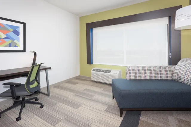 غرفة بسرير كينج لذوي الإعاقة، Holiday Inn Express & Suites Firestone - Longmont 1/1