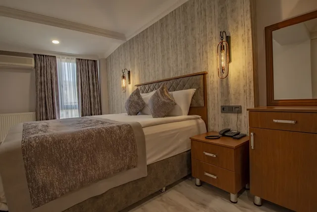 غرفة بسرير مزدوج مع أريكة، Avrasya Port Hotel 1/4