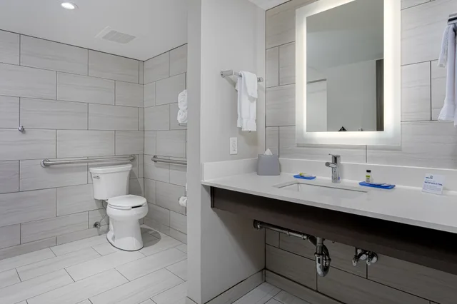 جناح بسرير كينج بشرفة، Holiday Inn Express Pensacola Beach 6/10