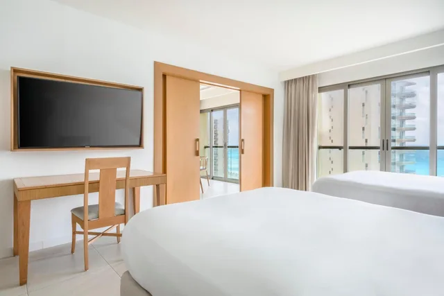 جناح بسريرين منفصلين بإطلالة على البحر، Iberostar Selection Cancun All Inclusive 2/4