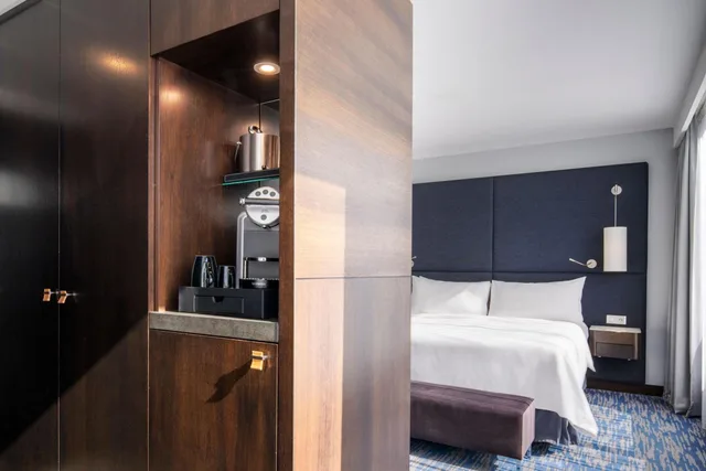City, Eiffel View, Terrace، Renaissance Paris Arc de Triomphe Hotel 10/10