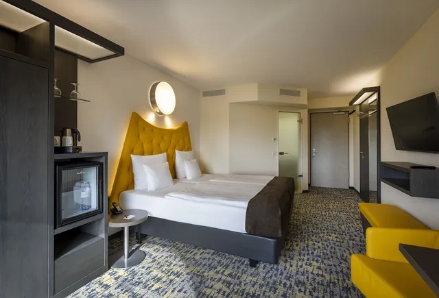 Superior, Twin Beds, Arcotel Onyx Hamburg 3/7