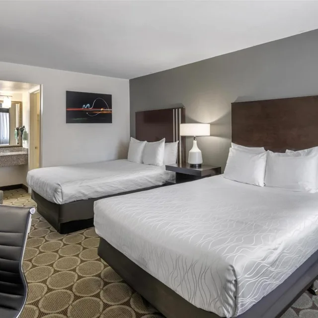 Room, King Bed, 2 Queen Beds, Best Western Pahrump Oasis 4/10