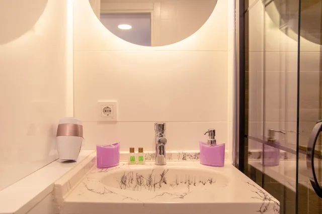 بنتهاوس بزنس بسرير كينج مع أريكة، Fi Homes - Adults Only 1/5