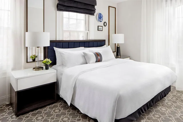 Grand, Guest Room, Deluxe, King Bed, Hill View, Whitney Hotel Boston 1/1