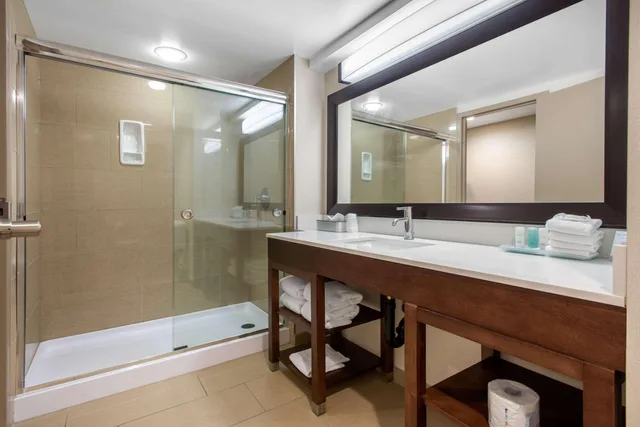 جناح، Clarion Hotel & Suites Brandon 2/2