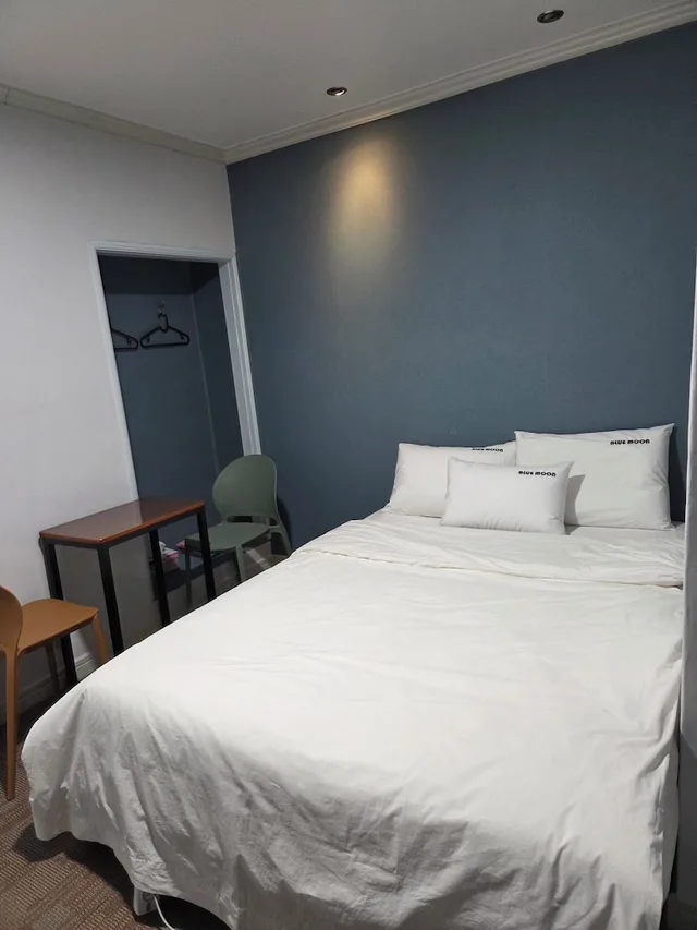 غرفة قياسية بسرير مزدوج، Gwangan Beach Blue Moon Motel 1/10