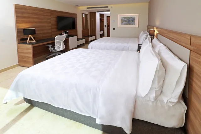 غرفة قياسية بسريرين كوين بشرفة، Holiday Inn and Suites Puerto Vallarta Marina and Golf 3/5