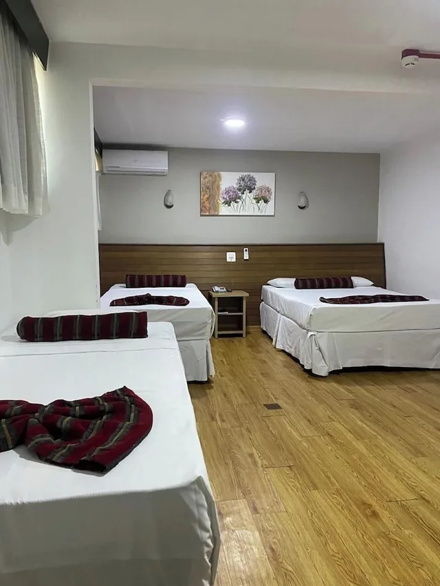 غرفة قياسية رباعية بسرير مزدوج وسريرين منفصلين، Hotel Nacional Inn Curitiba Estacao Shopping 1/7