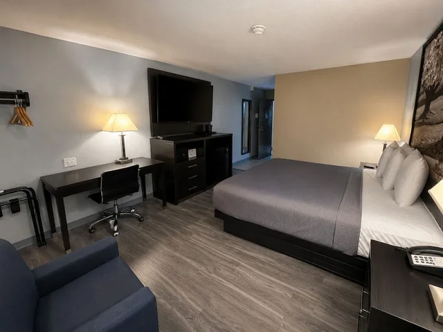 Standard, Queen Bed, Super 8 By Wyndham Lexington Park/California Area 3/5