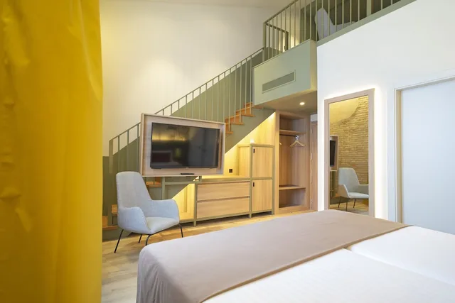Duplex, Double Bed, Sofa, Checkin Valencia 3/5