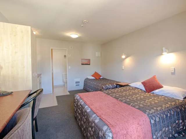 Studio, Triple, Twin Beds, 1 Queen and 1 Single Bed, Bella Vista Motel Hanmer Springs 2/10