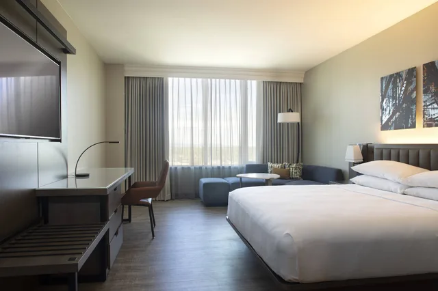 غرفة بسرير كينج، Winston-Salem Marriott 1/4