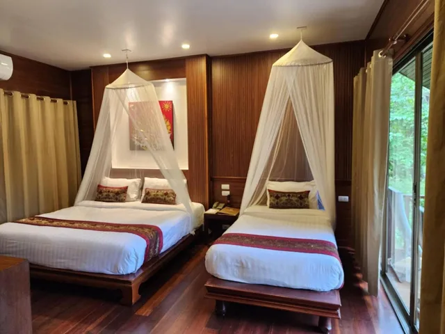 كوخ سوبيريور ثلاثي بسرير مزدوج، Phi Phi Natural Resort 1/2
