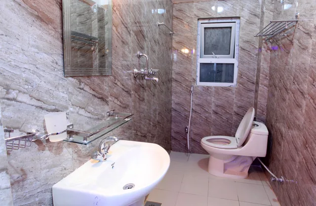 غرفة ديلوكس بسرير كينج بإطلالة على المدينة بحمام خاص، Hotel Kathmandu Home Nepal 10/10