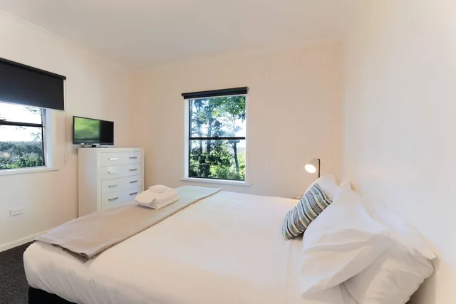كوخ بسرير كينج وسريرين كوين، Comfort Resort Leura Gardens 1/8