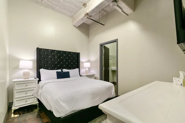3 Bedrooms, Signature, Apartment, 1 King and 2 Queen Beds, City View, Executive Level، Luxury Downtown Dallas Stay by Amyfinehouse 5/10